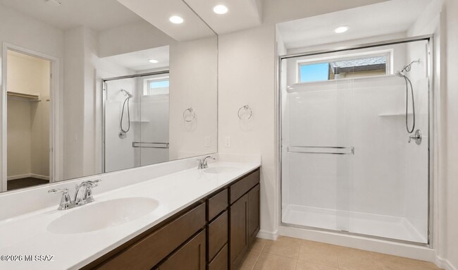 Building Photo - 719 E Danum Vly Dr