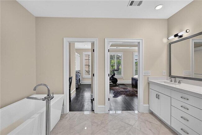 Building Photo - 308 Stonemont Dr NW