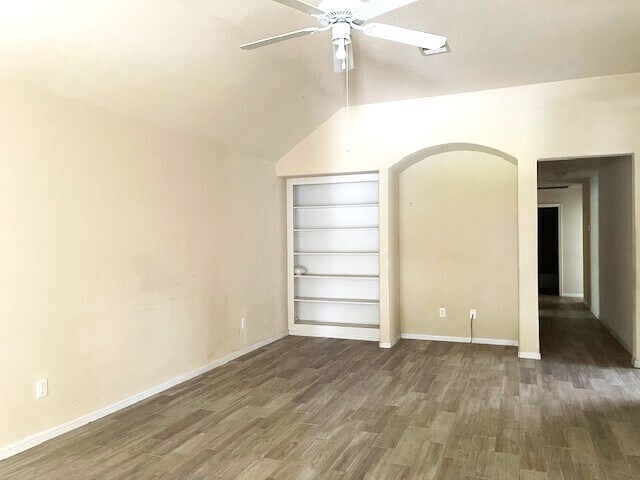 Building Photo - Great Location, wonderful Schools, 1 Block...