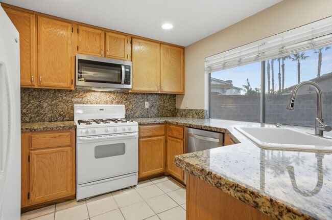 Building Photo - Beautiful 4 Bedroom Home with a Pool in Whitney Ranch!