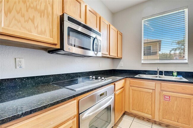 Building Photo - 2713 Bushman Dr