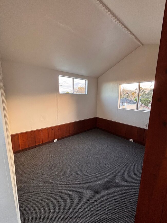 Building Photo - Charming 1 bed/1 bath Studio/Apartment In Monterey