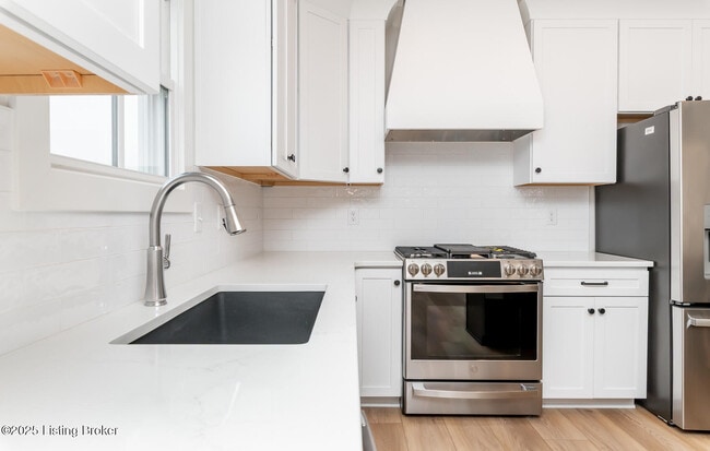 Building Photo - 6100 Passionflower Dr
