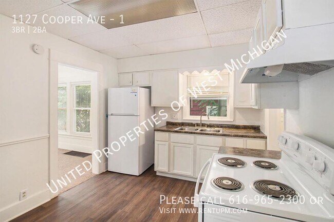 Building Photo - Available Now | 3 Bedroom 2 Bathroom Lower...