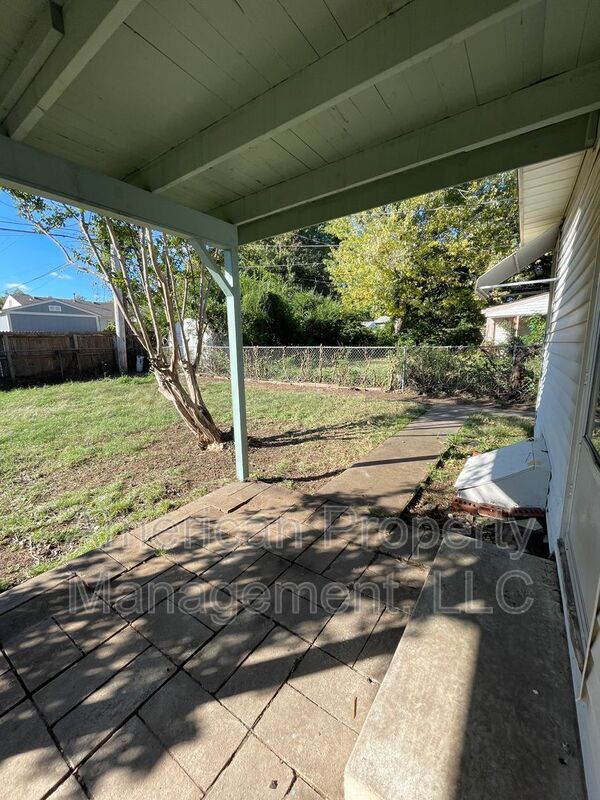 Building Photo - 2644 S Winston Ave