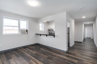 Building Photo - Mayflower