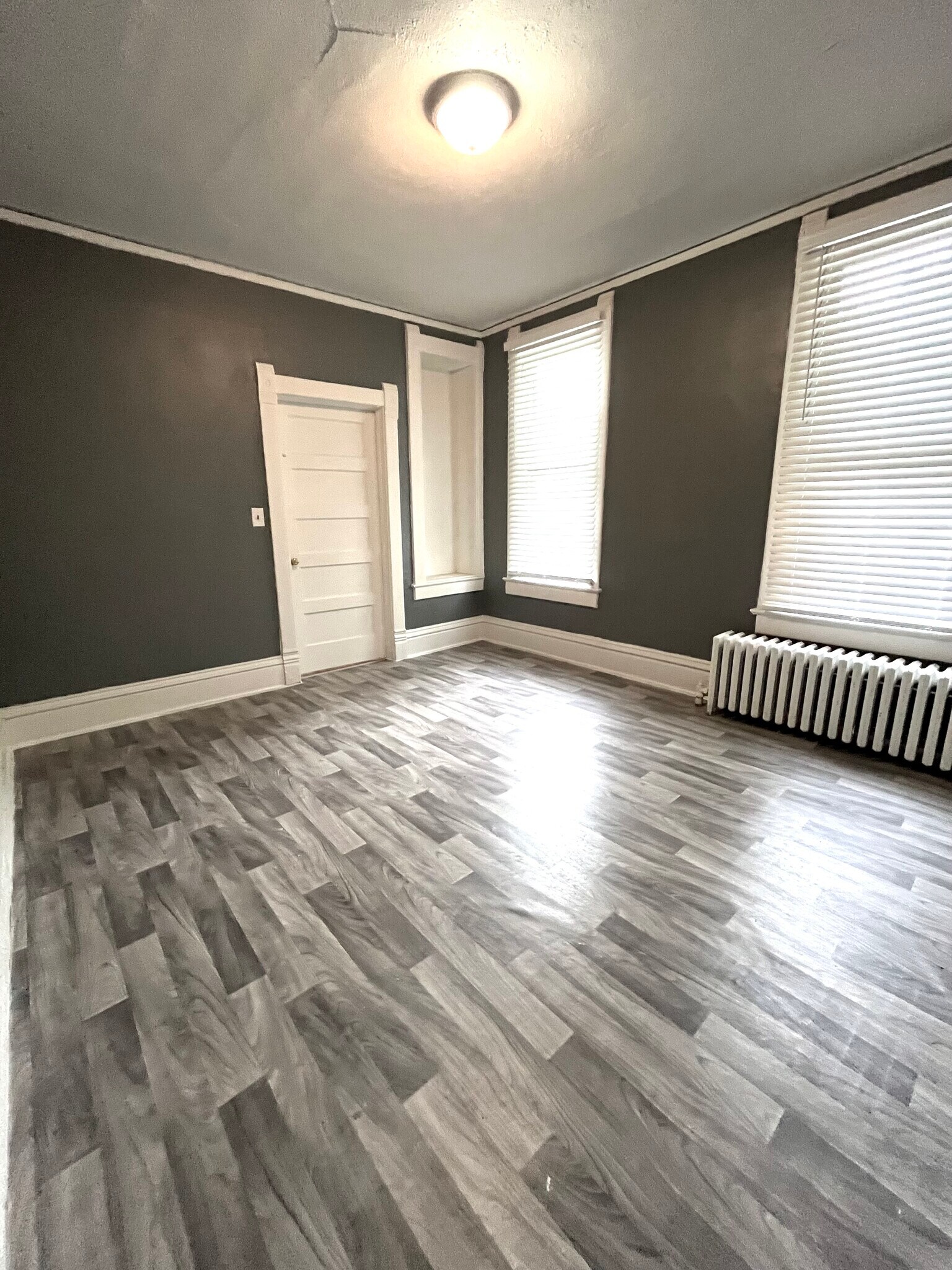 Building Photo - 1401 E Richwoods Blvd