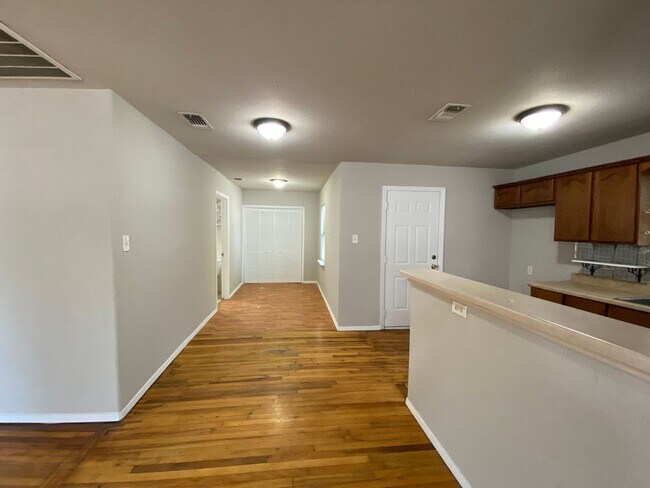 Building Photo - SEPTEMBER  HALF OFF First Month Rent