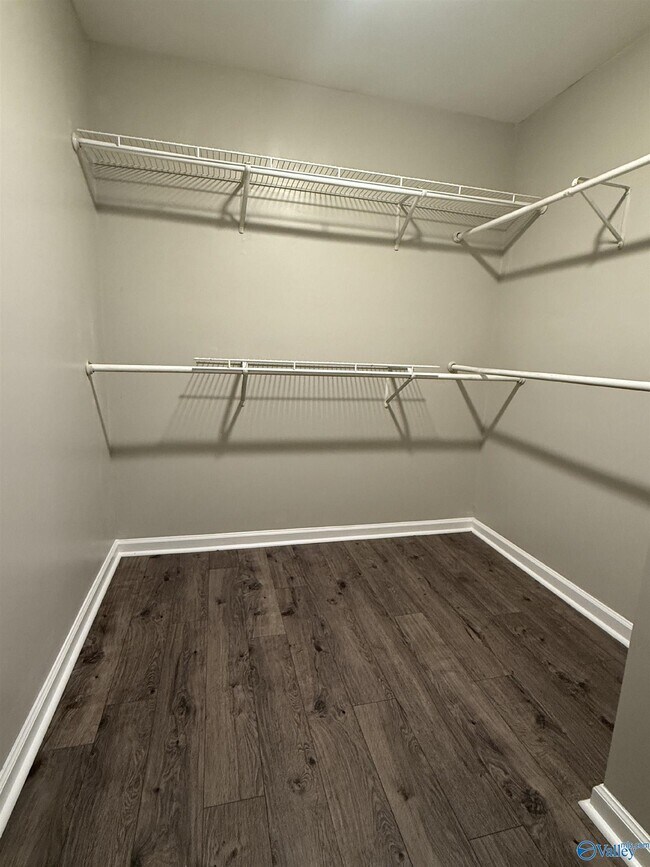 Building Photo - 4988 7 Pine Cir