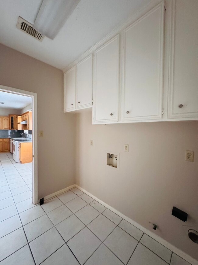 Building Photo - 2434 Hodges Bend Cir