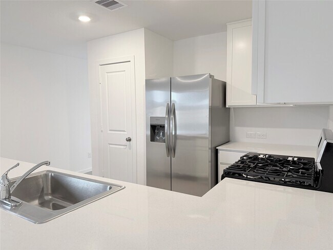 Building Photo - 447 Southern Magnolia Wy