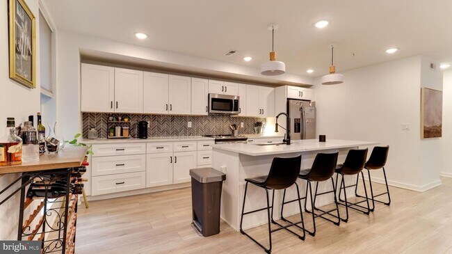 Building Photo - 1206 N Orianna St