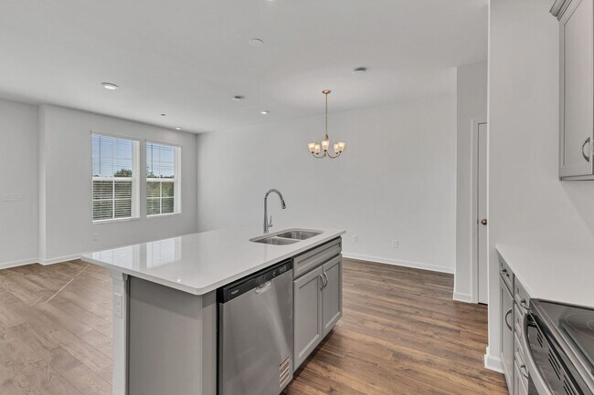 Building Photo - 5002 Dayflower Dr