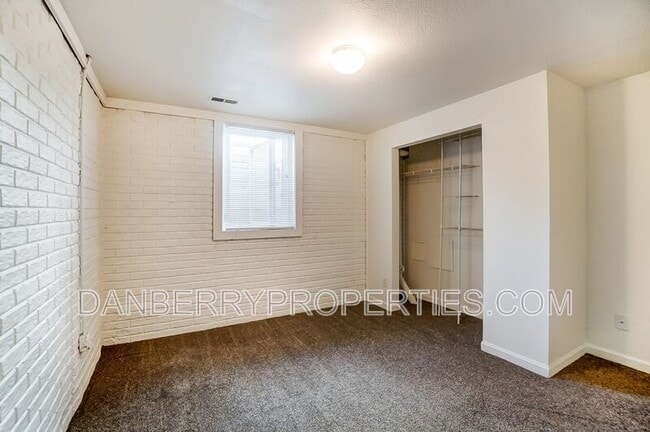 Building Photo - 3660 Willow Run Dr