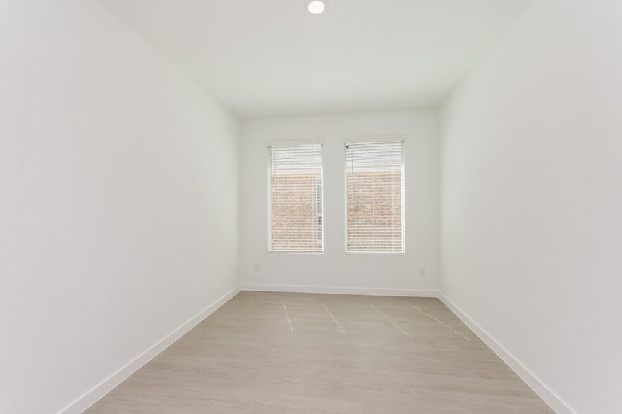 Building Photo - 2237 Mustang Ghost Trl