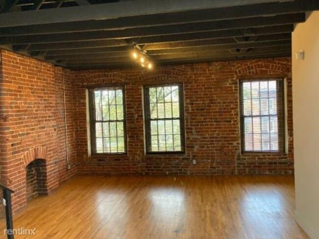 Building Photo - 1820 Washington St