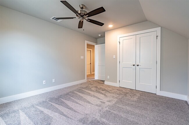 Building Photo - 2044 Salina Cir