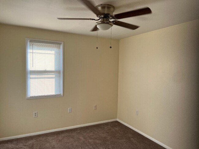 Bedroom - 4400 McMenamy St