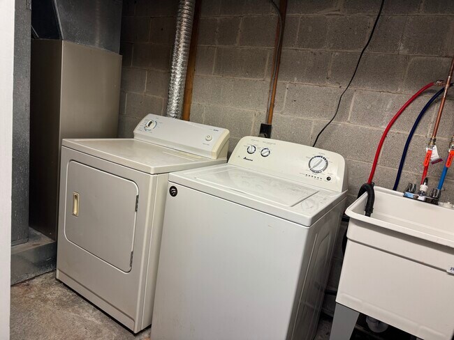 Building Photo - 1412 Whitpain Hills