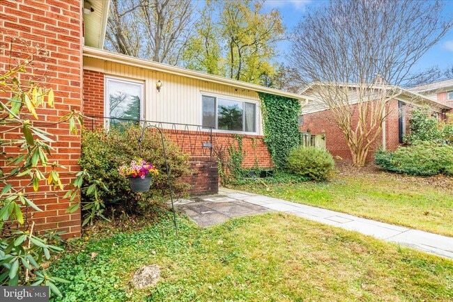 Building Photo - 3906 Montrose Dr