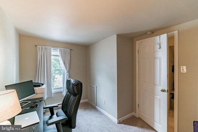 Building Photo - Spacious 3-Bedroom Home with Deck and Bonu...