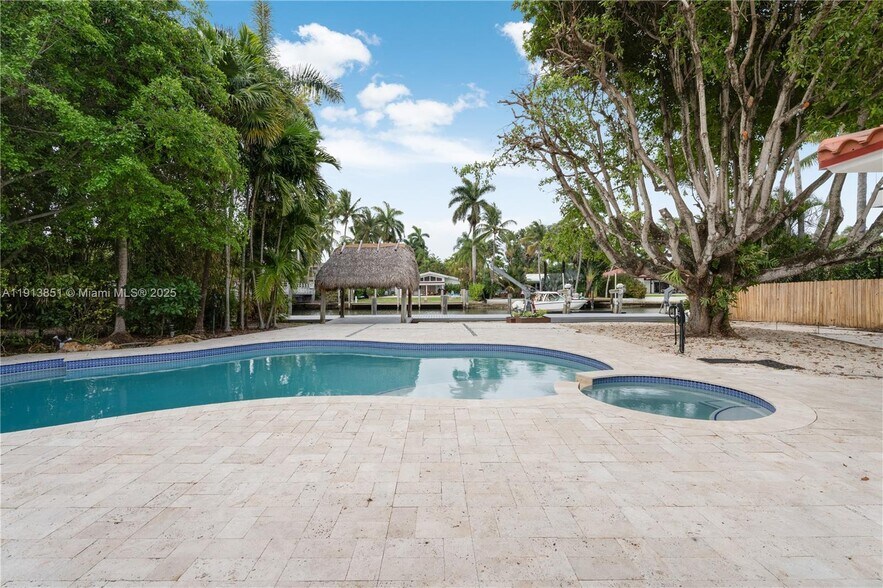 Building Photo - 7601 NE 9th Ave