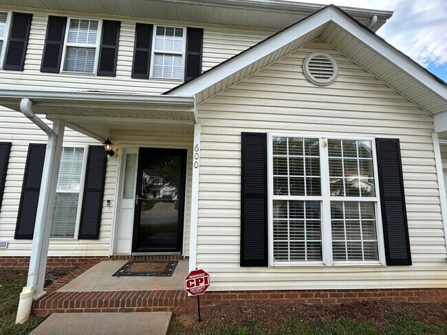 Building Photo - COMING SOON! N Greensboro, 4/2.5 home off of N Church St near Lake Jeanette & I-840