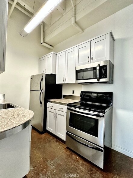Building Photo - 312 W 5th St