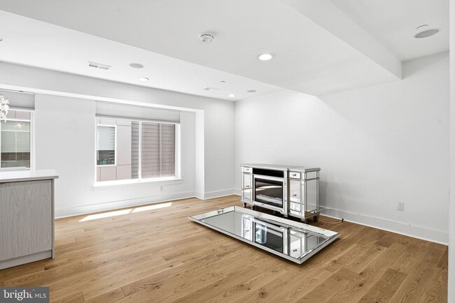 Building Photo - 1329 N 17th St