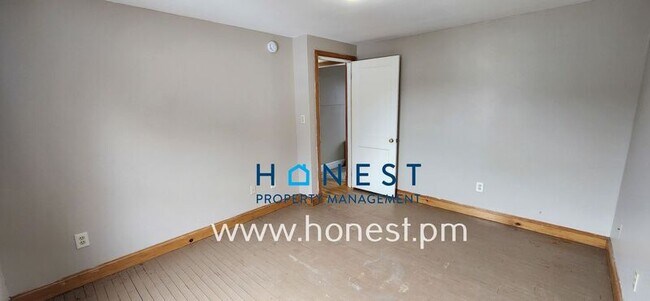 Building Photo - 4 Pierce St