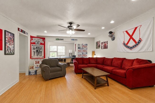 Building Photo - 1414 Caplewood Dr