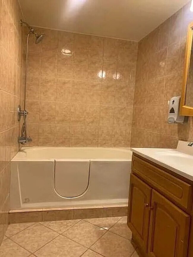 Building Photo - For Rent - Charming 2 Bed / 1 Bath Home in Stormville, NY (1,000 Sq Ft)