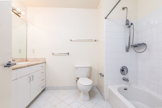 Building Photo - Spacious Ingleside Heights Condo w/ Private Patio & Parking!