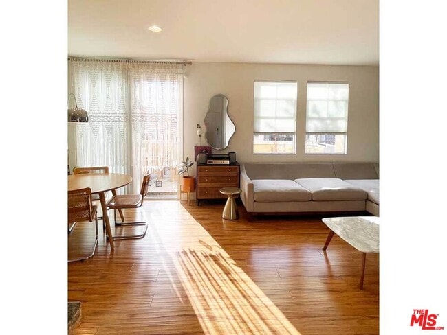 Building Photo - 10533 Maple Ln