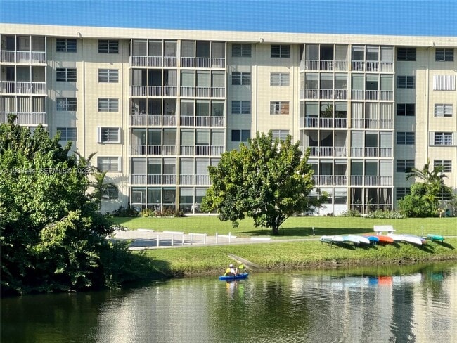 Building Photo - 2855 Leonard Dr