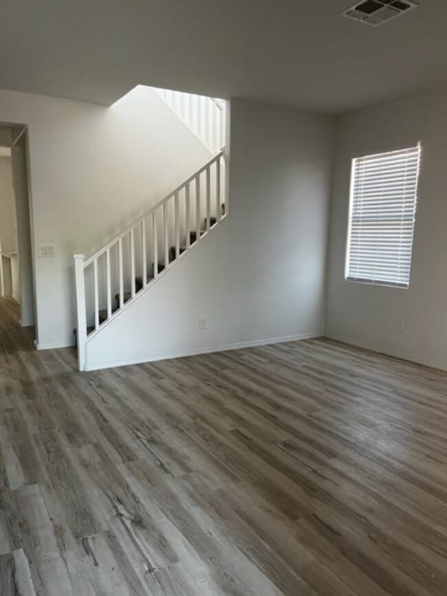 Building Photo - POWER/RAY 4 BEDROOM IN GATEWAY VILLGAE IN ...