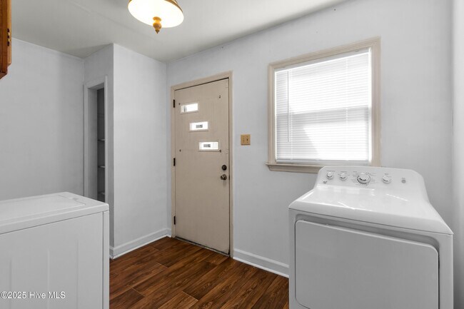 Building Photo - 2307 Woodland Ave