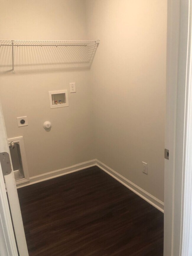 Building Photo - Welcome Home! 4BR/2.5BA in Manning Crossing – Elon