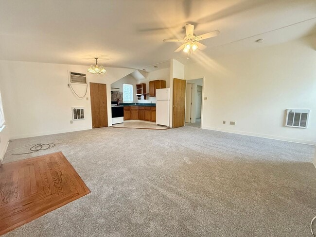 Building Photo - Spacious 1-Bedroom Apartment with Private ...