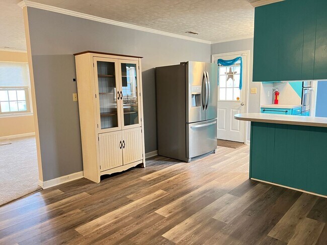 Building Photo - 3 Bed 1.5 Bath House in Belhaven