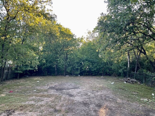 Building Photo - Single-Family Home Available!