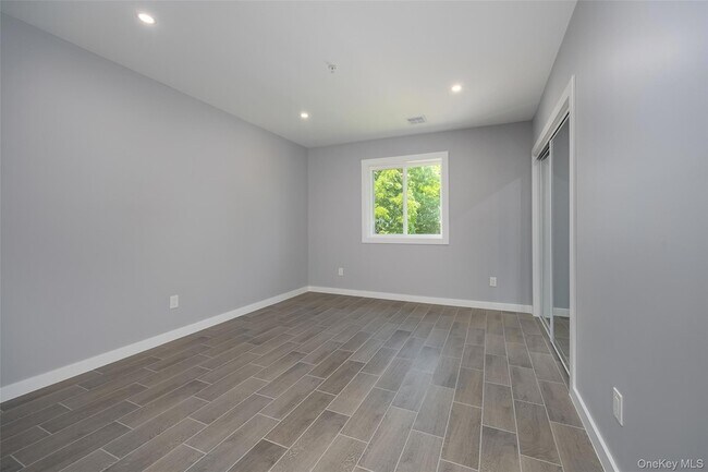 Building Photo - 126 Innis Ave