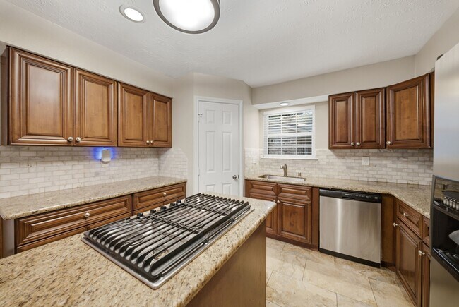 Building Photo - 16611 Ben Ledi Dr
