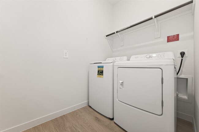 Building Photo - 4323 Camden Lakes St