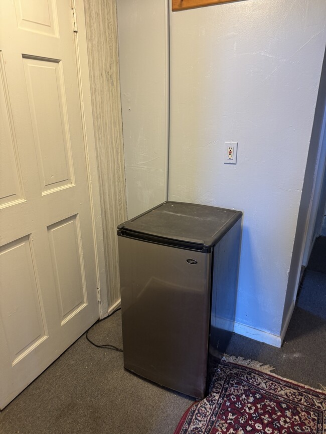 Building Photo - 64 Thompson St