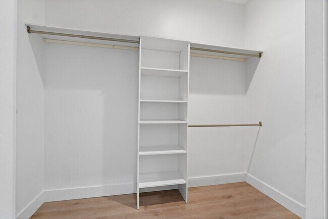 Building Photo - 8369 SE Island Way