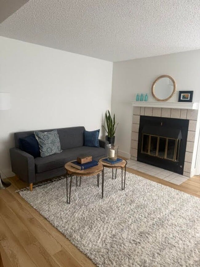 Building Photo - 4799 White Rock Cir