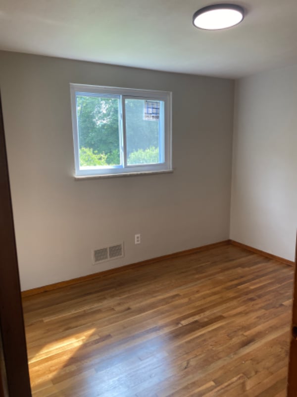 Building Photo - 412 Oak Ave