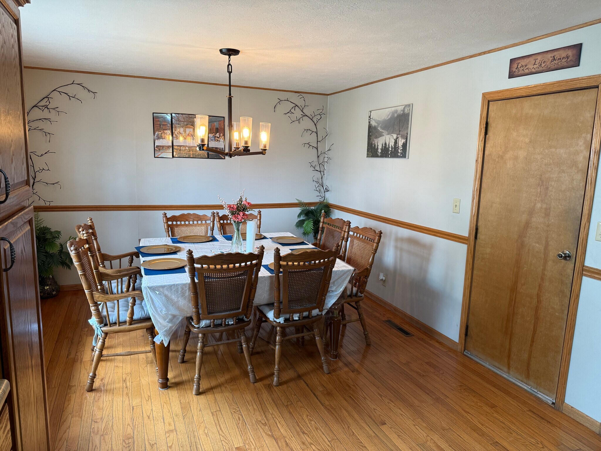 Building Photo - 2225 Yount St