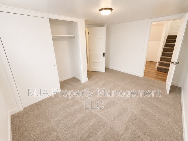 Building Photo - 144 S 500 W